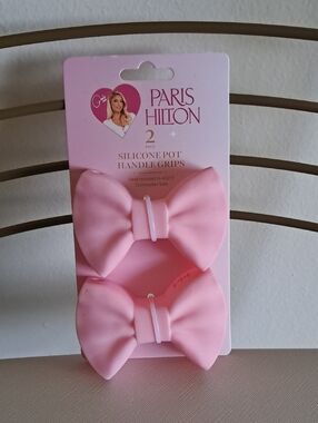 Paris Hilton Light Pink Silicone Bow Pot Handle Grips - 2 Pack